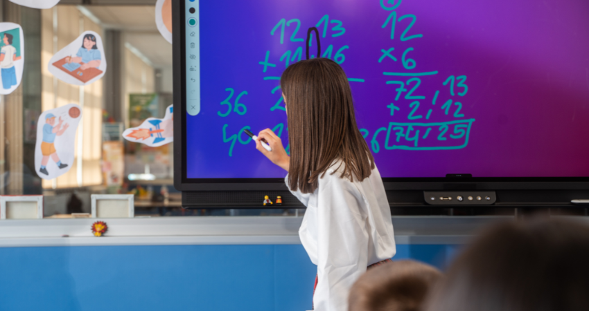 Interactive Smart Panel in Kerala – The Future of Education and Business